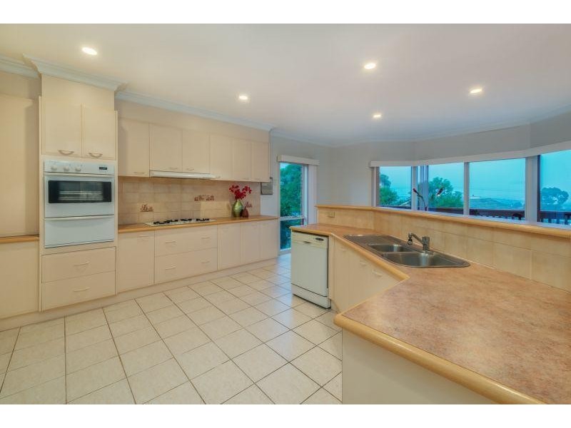 8 Brazilia Drive, Glen Waverley VIC 3150