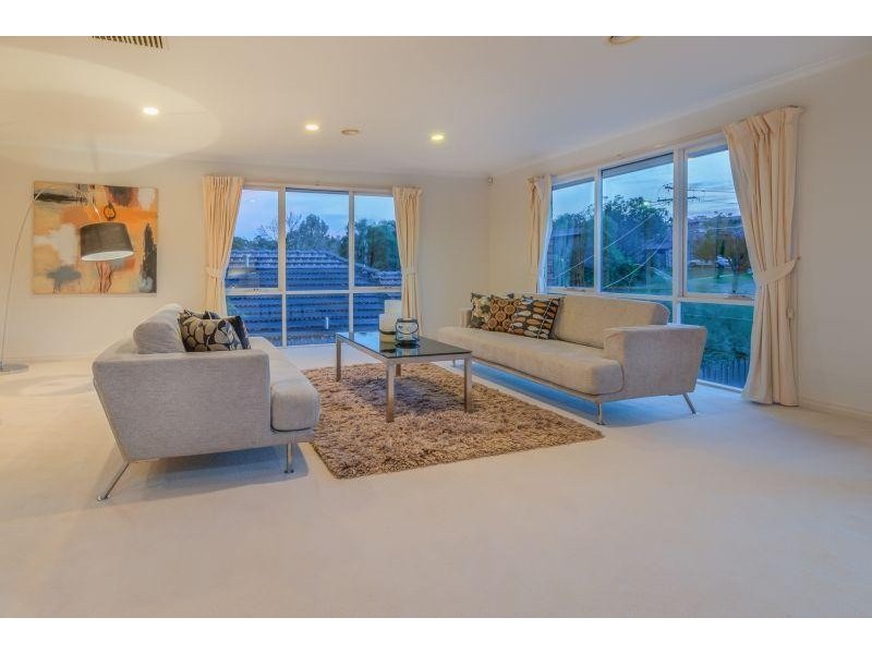 8 Brazilia Drive, Glen Waverley VIC 3150