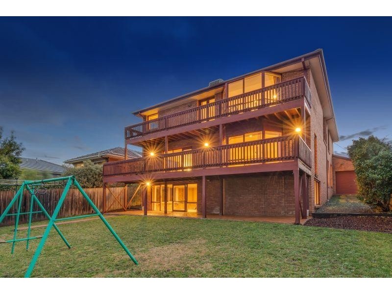 8 Brazilia Drive, Glen Waverley VIC 3150