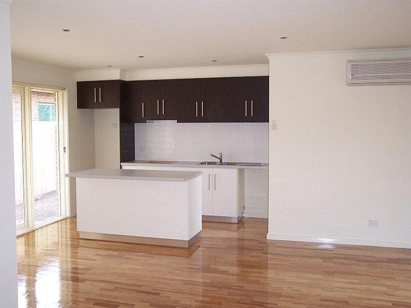 2/22 Gregory Street, Oak Park VIC 3046