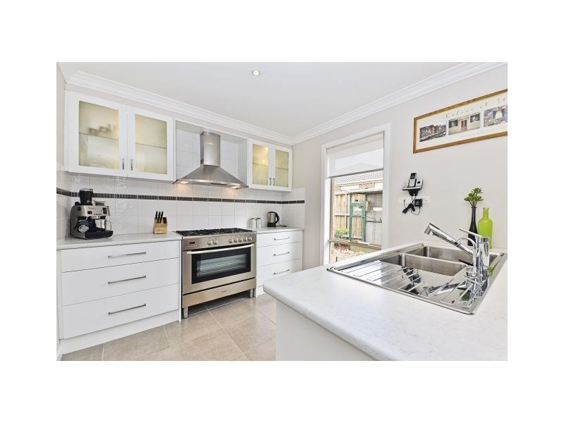 18 Robinia Close, Melton West VIC 3337