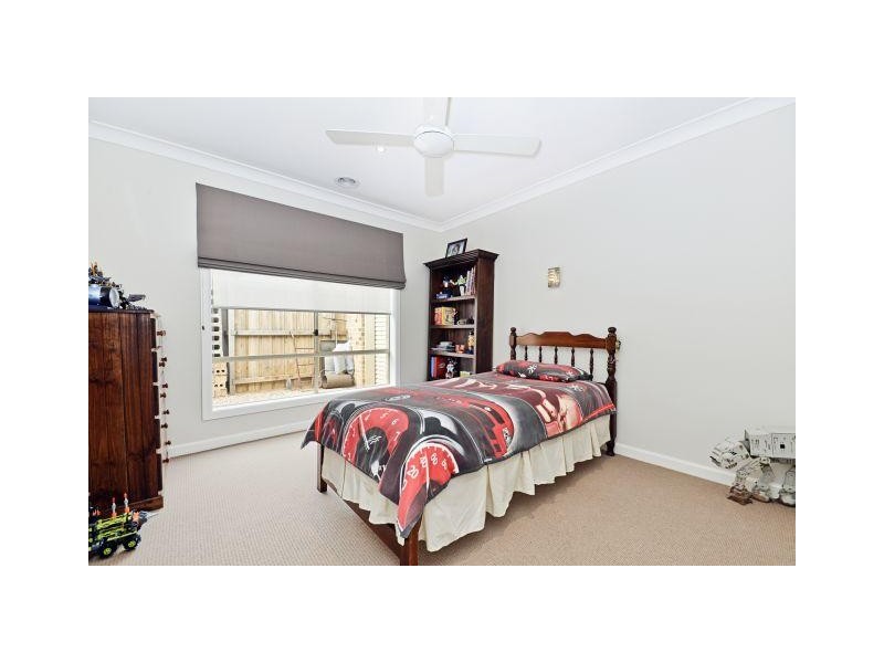 18 Robinia Close, Melton West VIC 3337