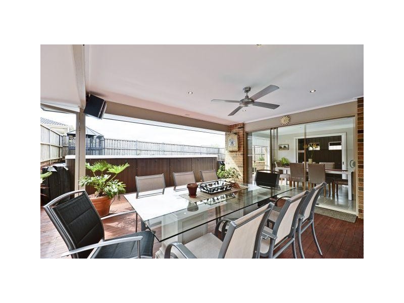 18 Robinia Close, Melton West VIC 3337