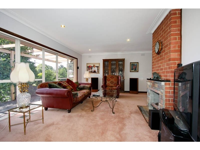 17 Christa Avenue, Burwood East VIC 3151