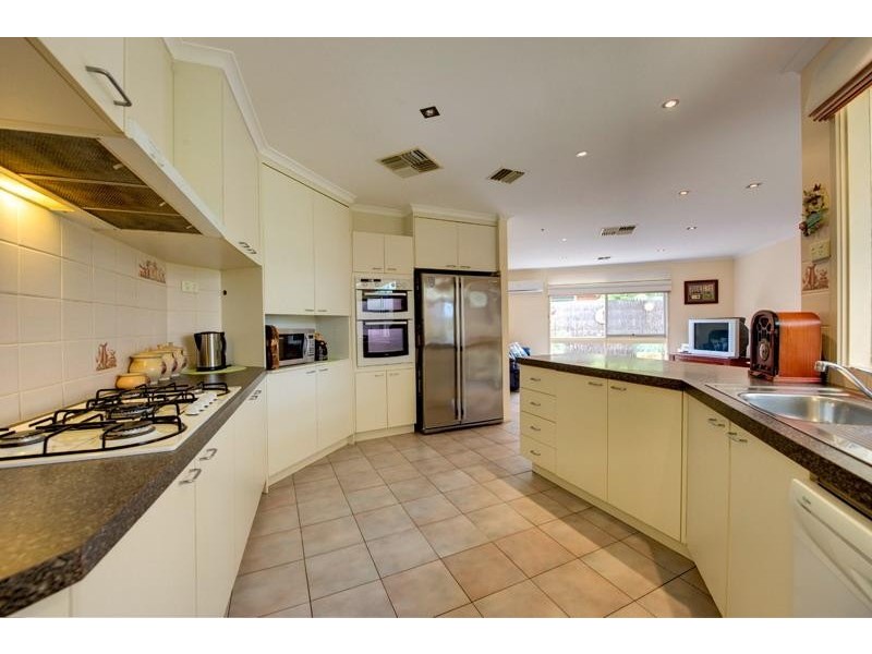 38 Valleyview Drive, Rowville VIC 3178