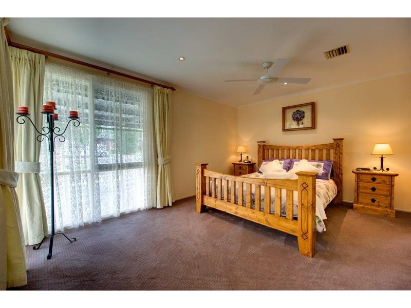 38 Valleyview Drive, Rowville VIC 3178