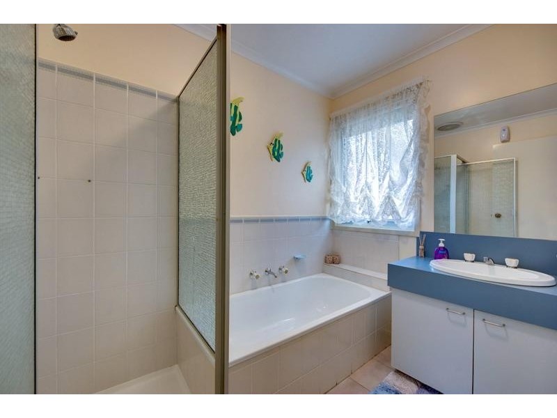 38 Valleyview Drive, Rowville VIC 3178