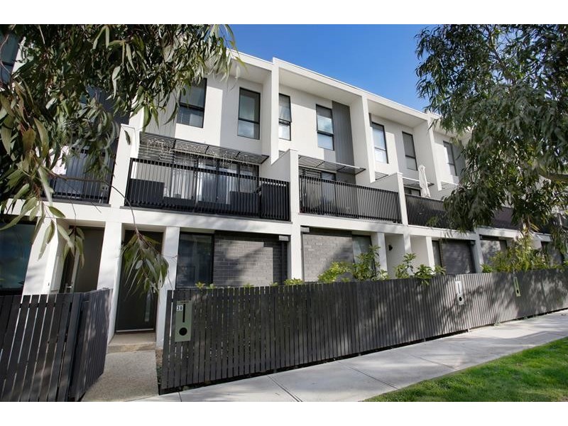 38 Central Park  Walk, Cheltenham VIC 3192