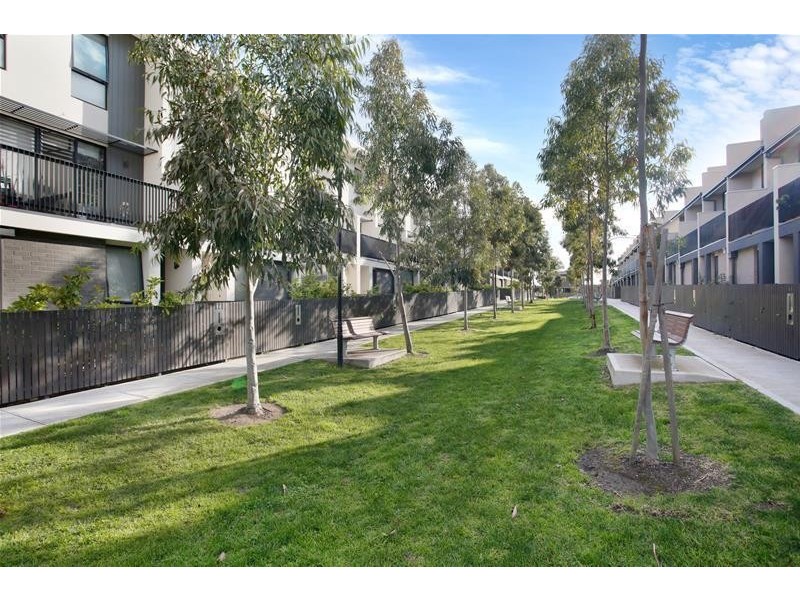 38 Central Park  Walk, Cheltenham VIC 3192