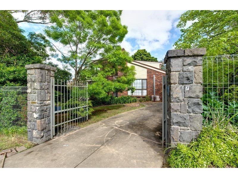 7 Hilltop Road, Upper Ferntree Gully VIC 3156