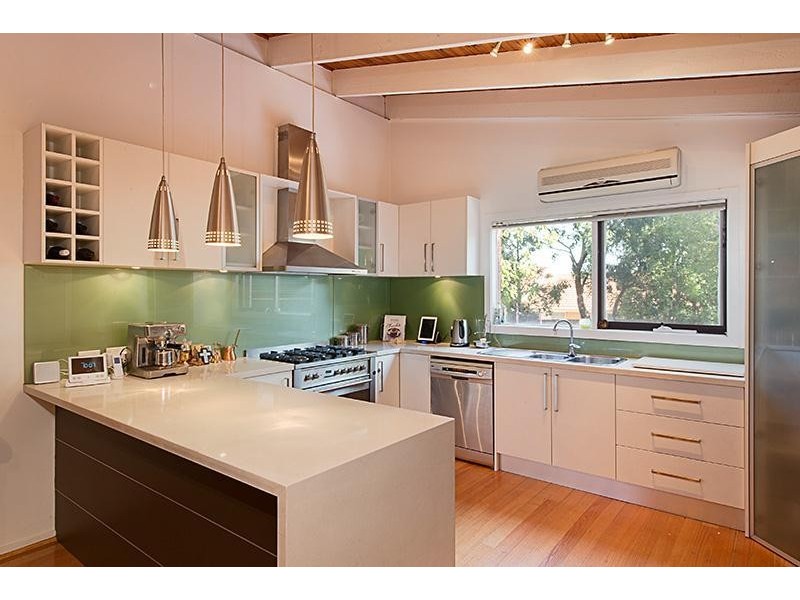 10 Lakeview Avenue, Rowville VIC 3178