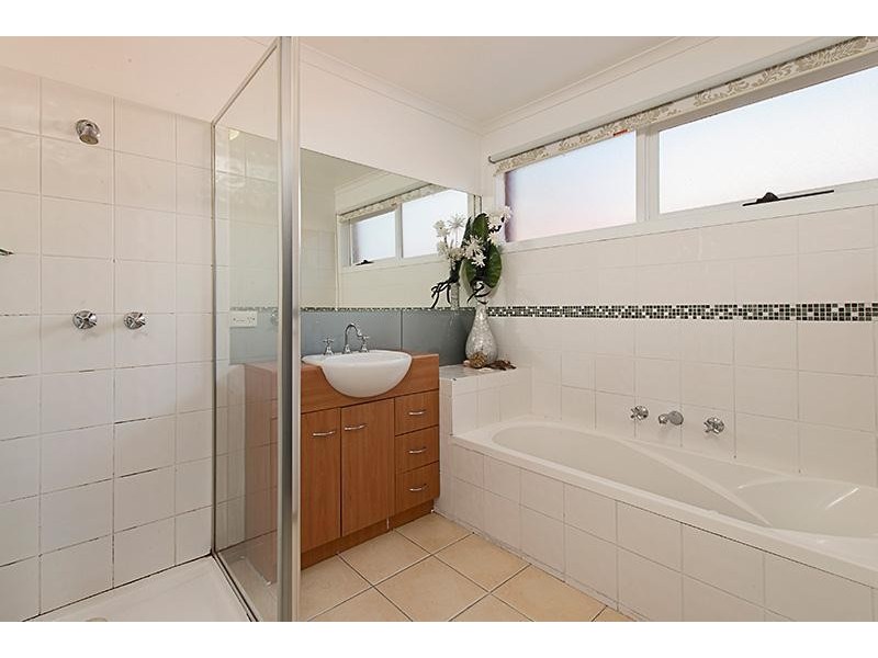 10 Lakeview Avenue, Rowville VIC 3178