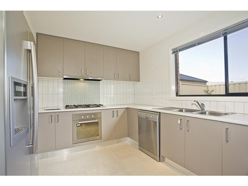 6 Ivan James Place, Caroline Springs VIC 3023