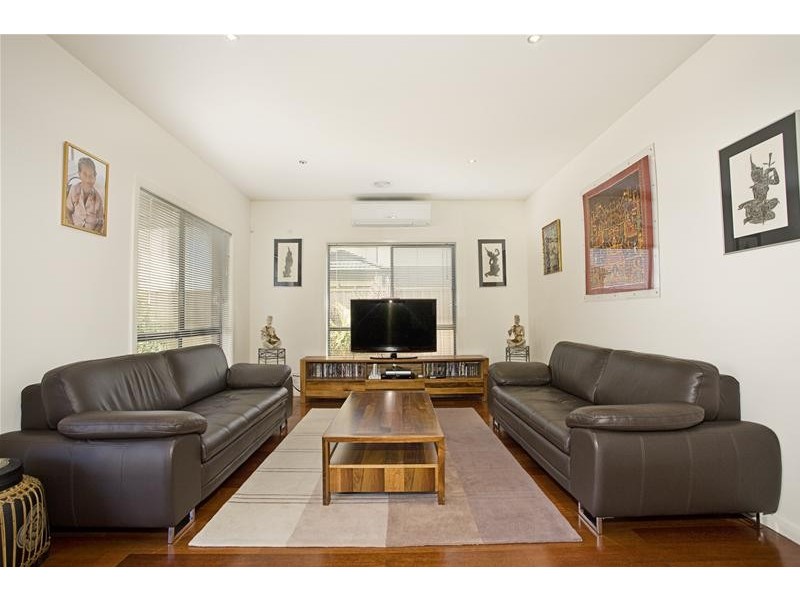 6 Ivan James Place, Caroline Springs VIC 3023