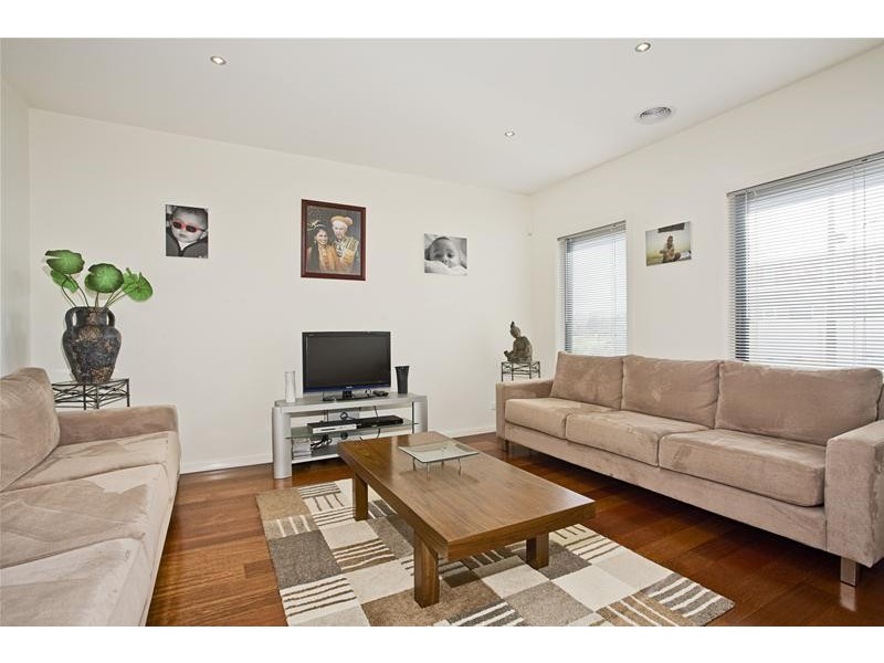 6 Ivan James Place, Caroline Springs VIC 3023