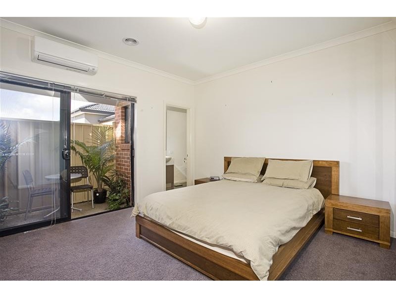 6 Ivan James Place, Caroline Springs VIC 3023