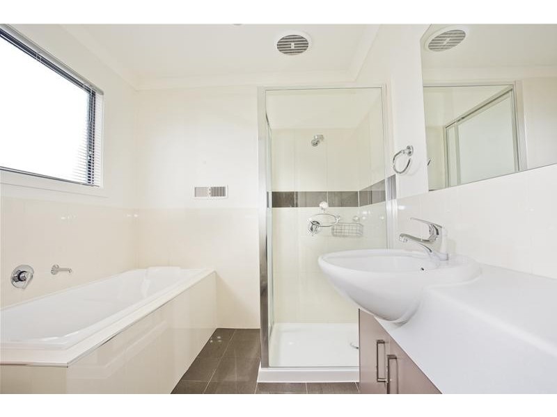 6 Ivan James Place, Caroline Springs VIC 3023