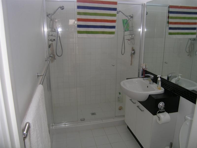 8/4 Westbury Grove, St Kilda East VIC 3183