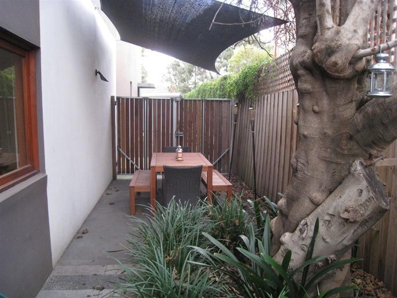 8/4 Westbury Grove, St Kilda East VIC 3183