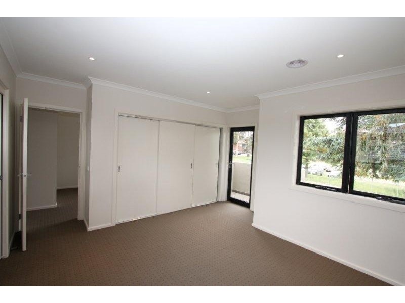 104 Bernard Street, Cheltenham VIC 3192