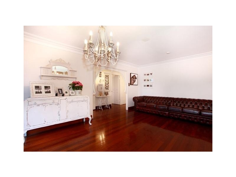 236 Broadwater Road, Mansfield QLD 4122