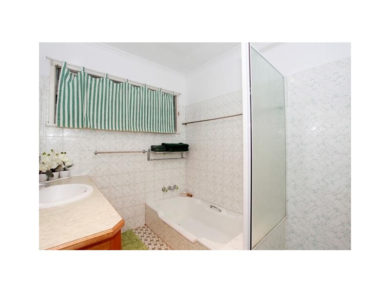 236 Broadwater Road, Mansfield QLD 4122