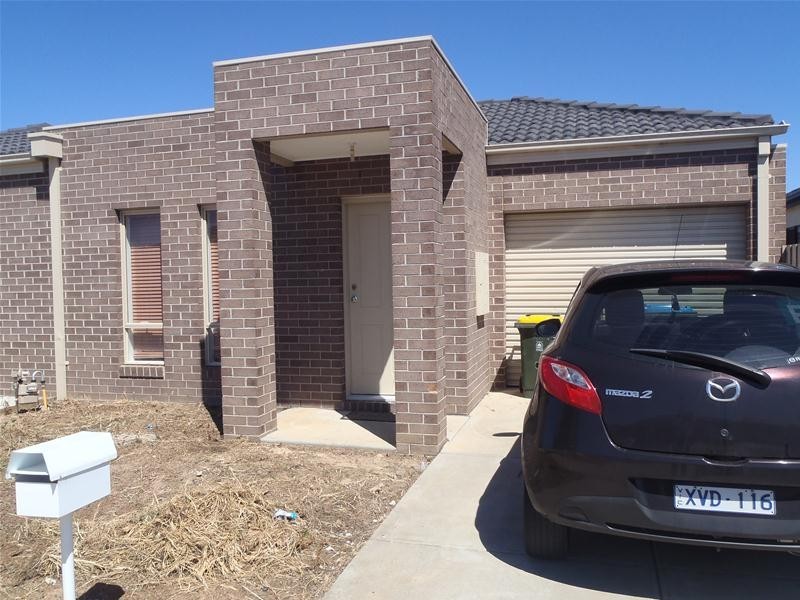 2/11 Swinburne Court, Truganina VIC 3029