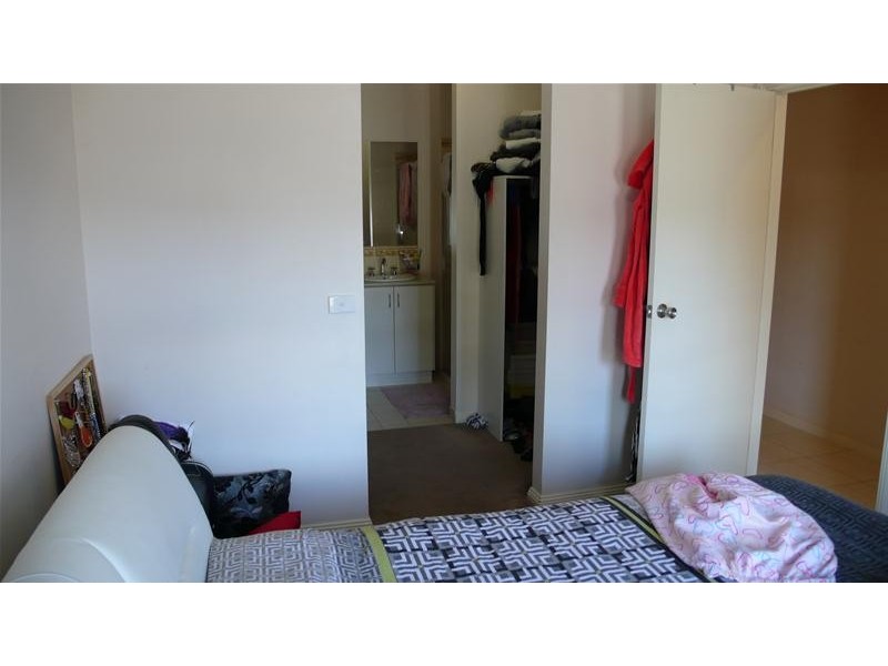2/11 Swinburne Court, Truganina VIC 3029
