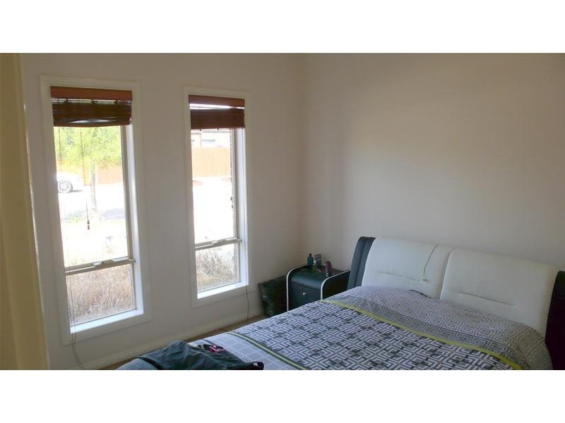 2/11 Swinburne Court, Truganina VIC 3029