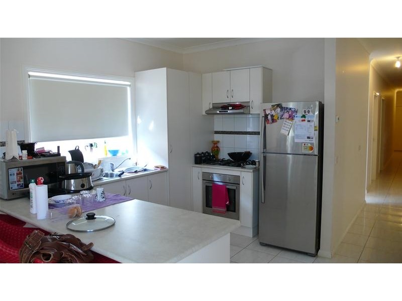 2/11 Swinburne Court, Truganina VIC 3029