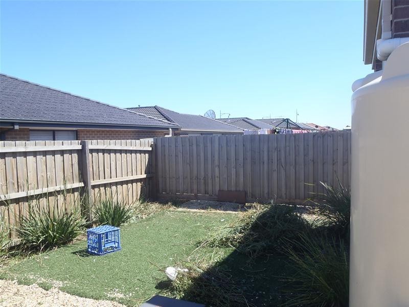 2/11 Swinburne Court, Truganina VIC 3029