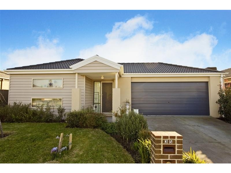 35 Tyndall Street, Cranbourne East VIC 3977