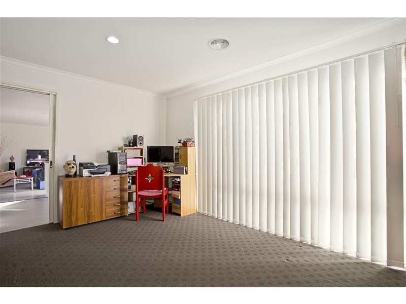 35 Tyndall Street, Cranbourne East VIC 3977