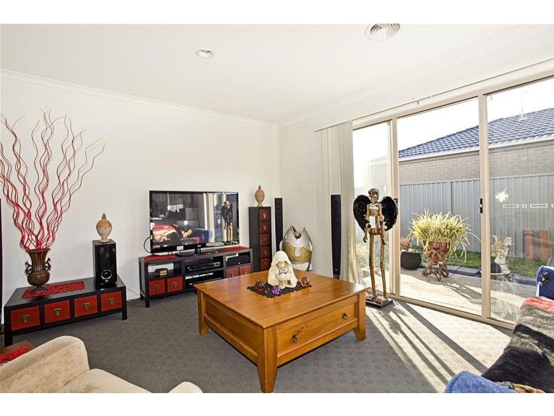 35 Tyndall Street, Cranbourne East VIC 3977