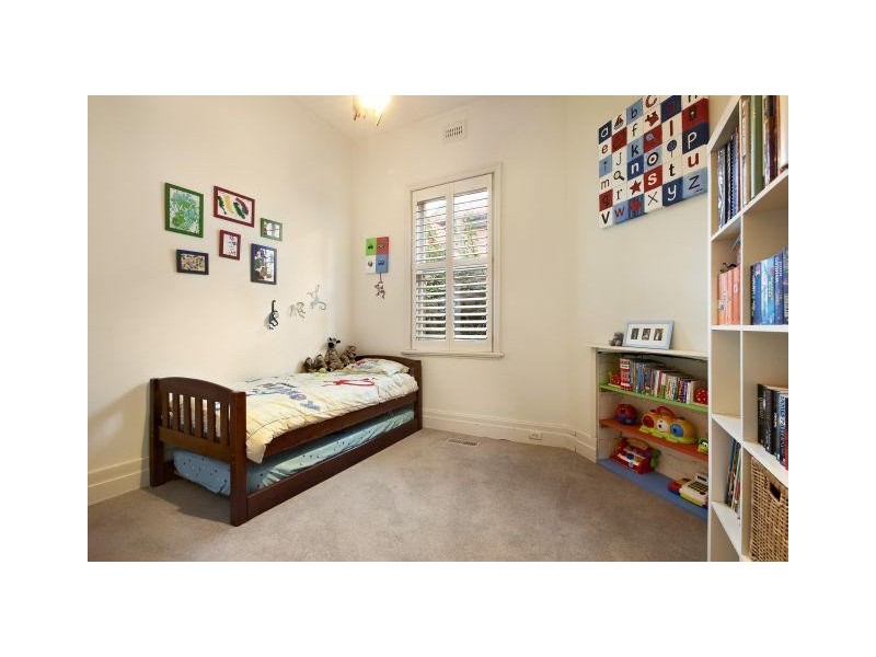 32 Empress Road, St Kilda East VIC 3183