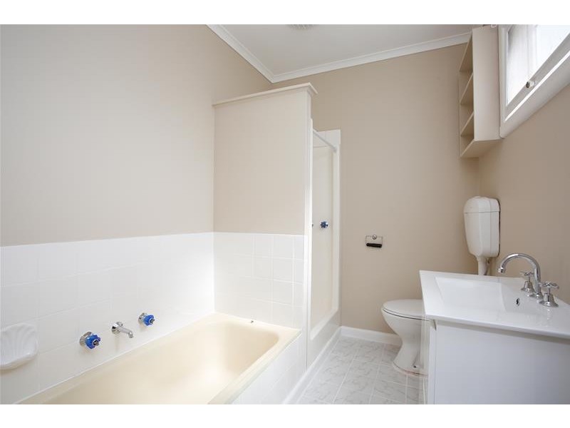 23 Ferntree Gully Road, Oakleigh VIC 3166