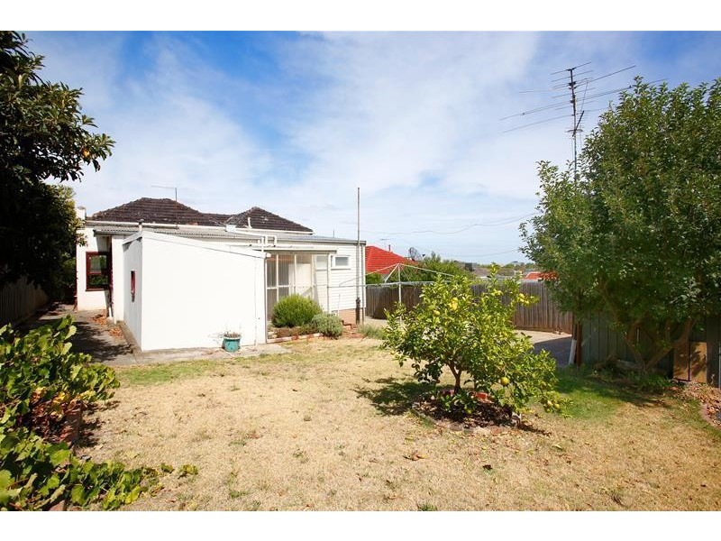 23 Ferntree Gully Road, Oakleigh VIC 3166