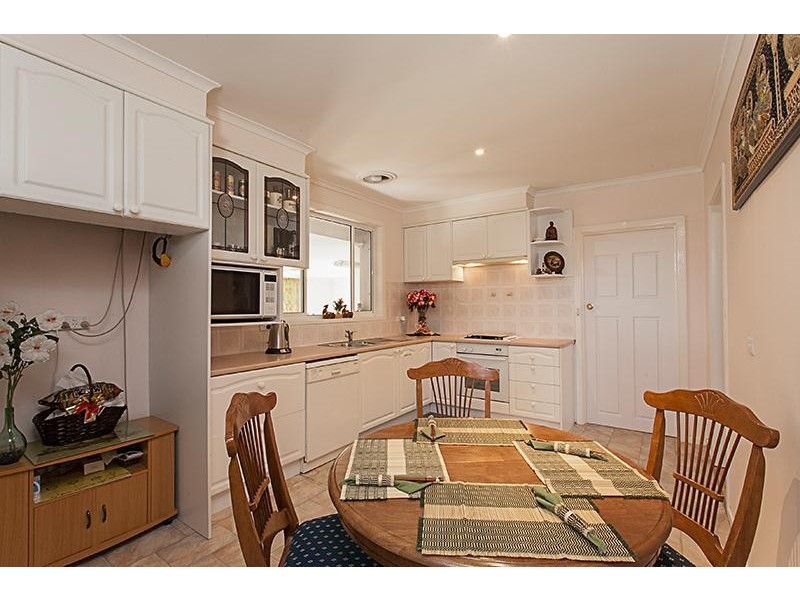 17 Helen Road, Ferntree Gully VIC 3156