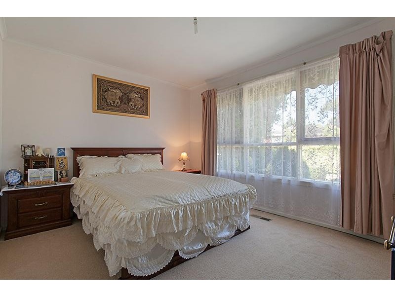 17 Helen Road, Ferntree Gully VIC 3156
