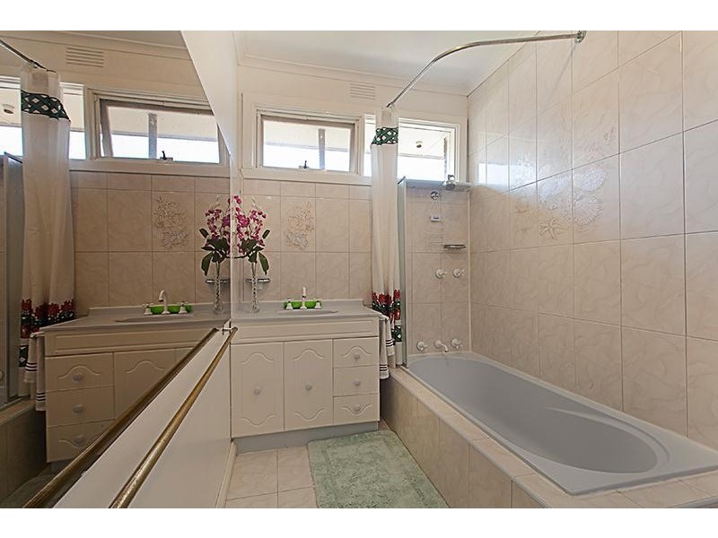 17 Helen Road, Ferntree Gully VIC 3156