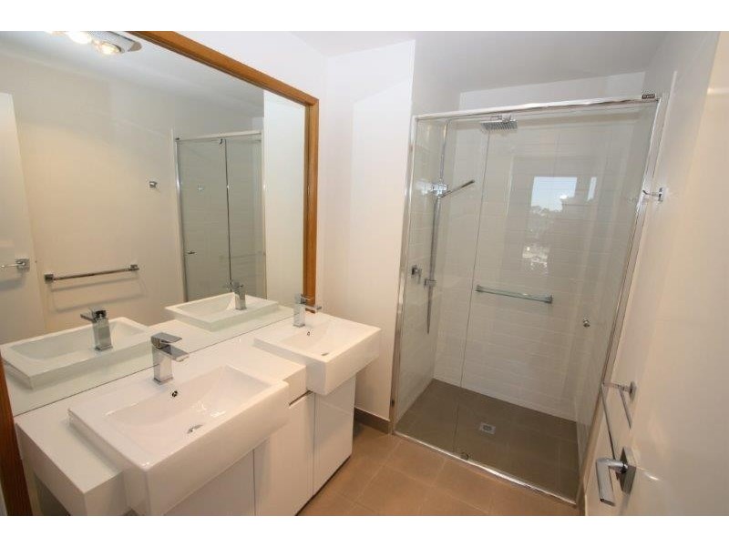 14 Central Park Walk, Cheltenham VIC 3192