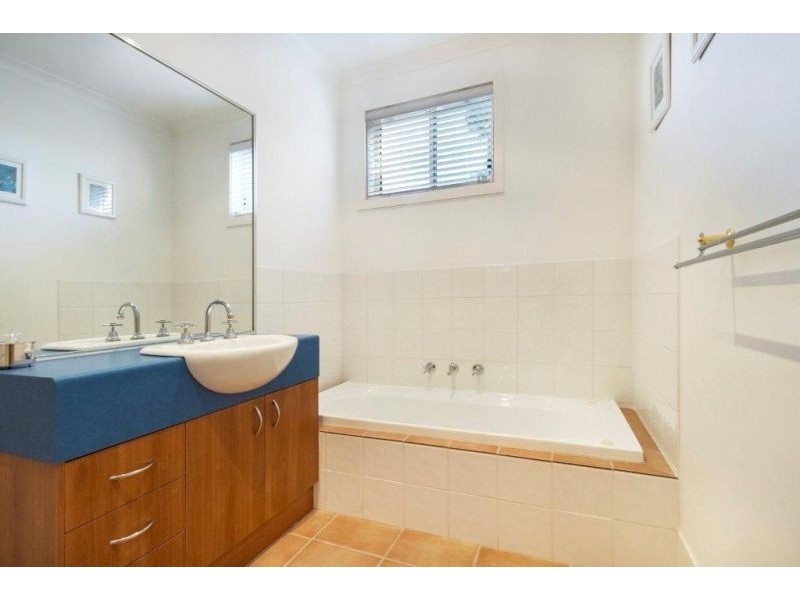 2 Dudley Avenue, Hampton East VIC 3188