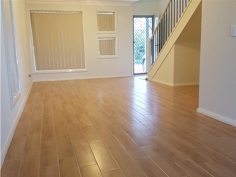 5 Northampton Drive, Glenfield NSW 2167