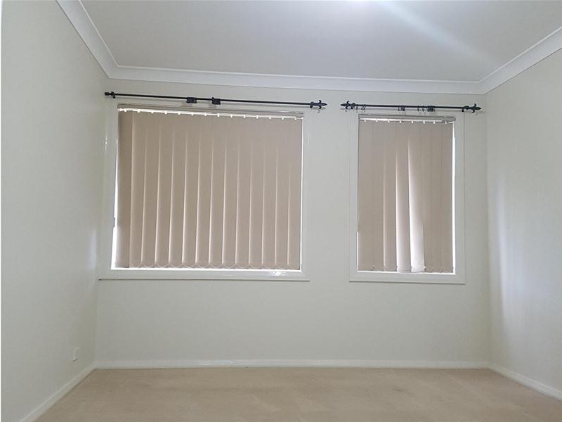 5 Northampton Drive, Glenfield NSW 2167