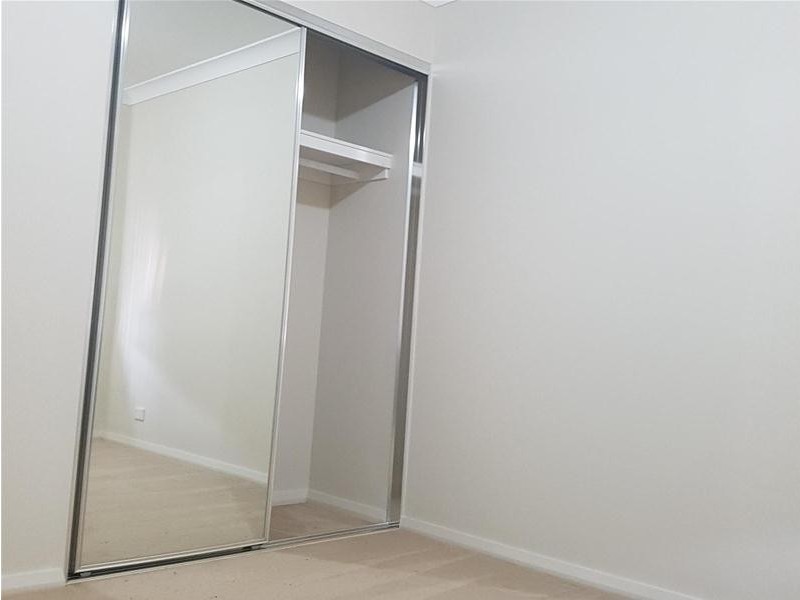 5 Northampton Drive, Glenfield NSW 2167