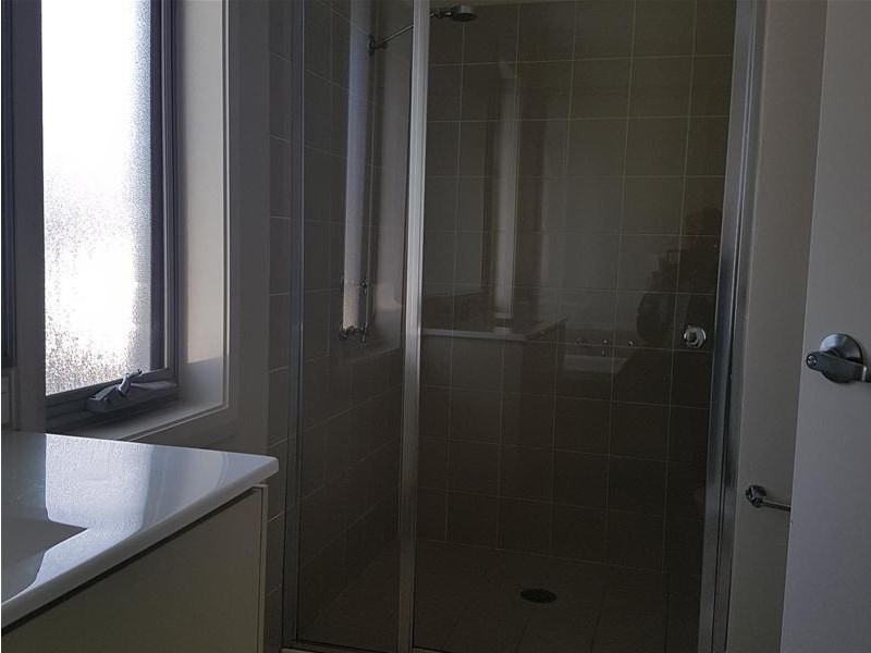 5 Northampton Drive, Glenfield NSW 2167