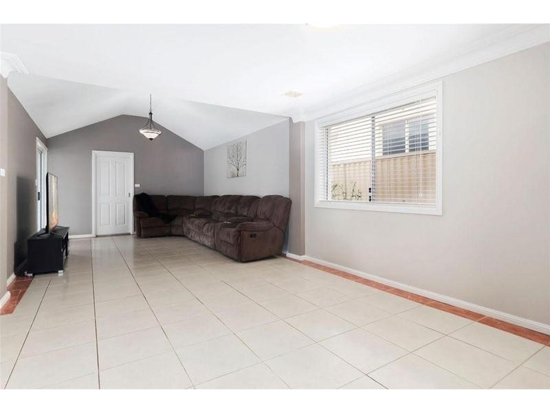 11 Chadley Place, West Hoxton NSW 2171