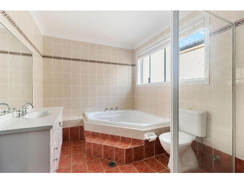 11 Chadley Place, West Hoxton NSW 2171