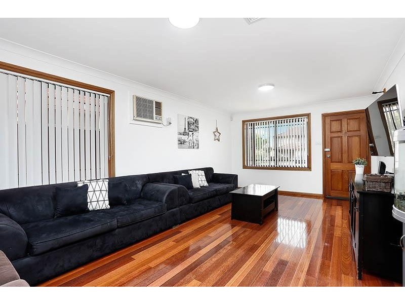 8A Doomben Close, Casula NSW 2170