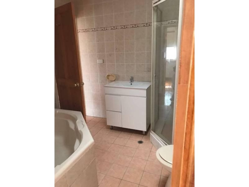 18 Dunrossil Avenue, Casula NSW 2170